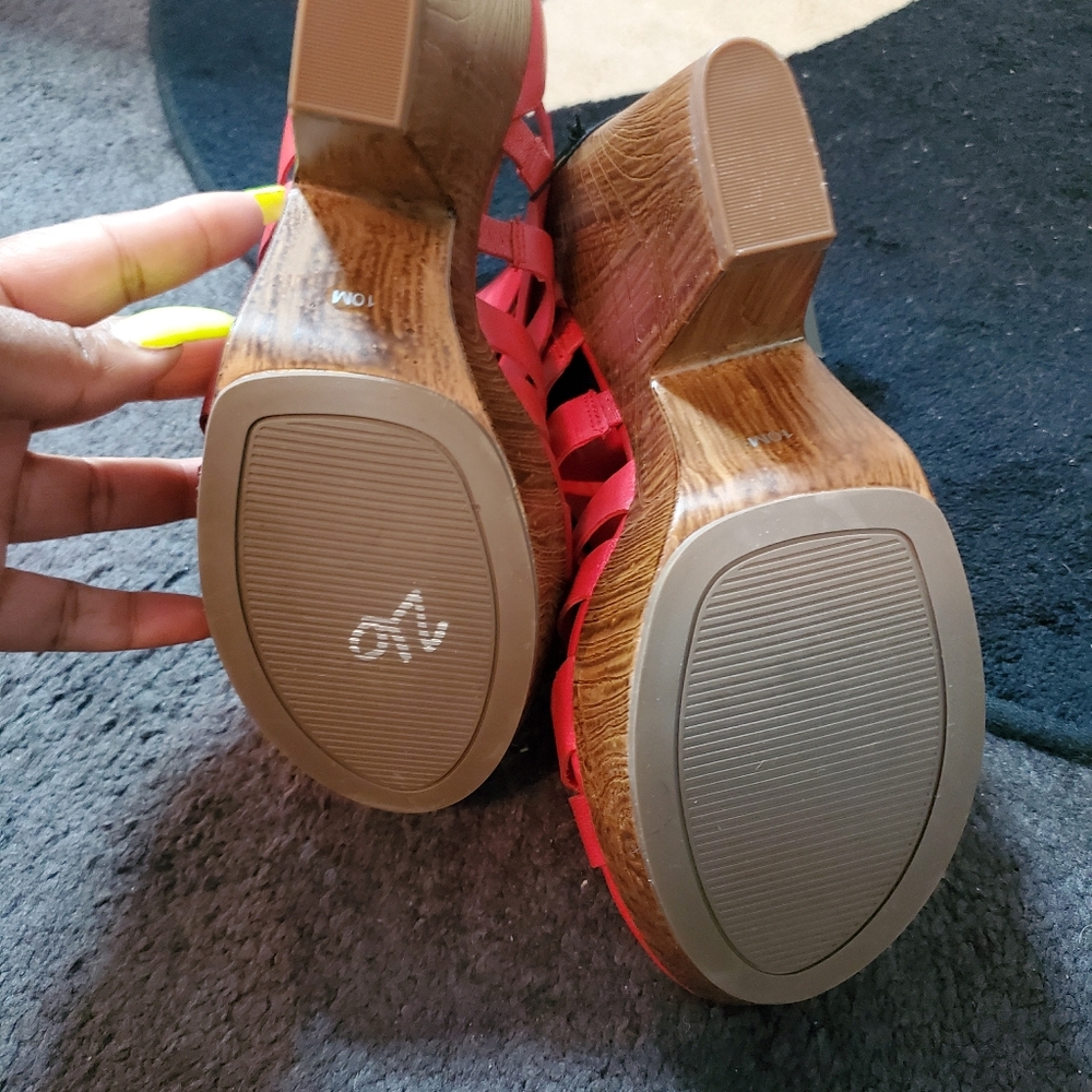 Heels - Picture 3 of 3